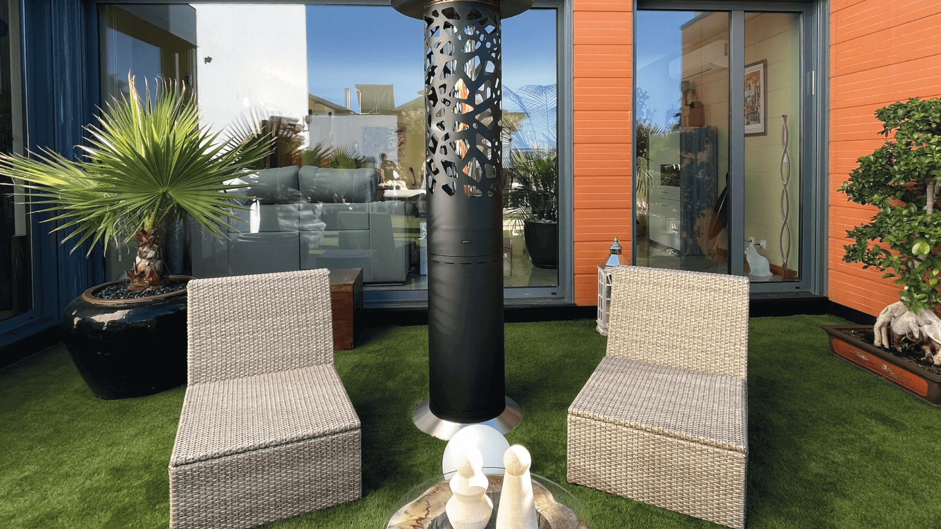 Tile Hyperion gas heater by GlammFire in a modern outdoor seating area